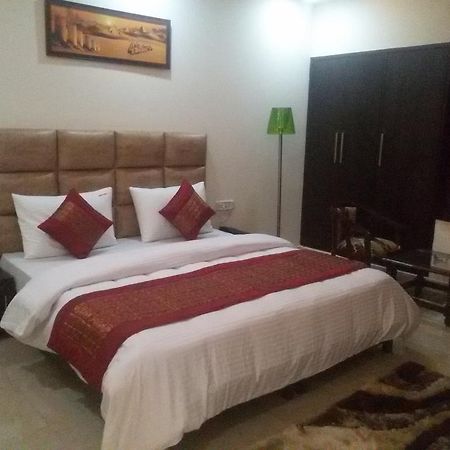 Hotel Smart Inn 2 Нью-Дели Экстерьер фото