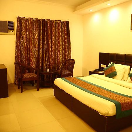 Hotel Smart Inn 2 Нью-Дели Экстерьер фото
