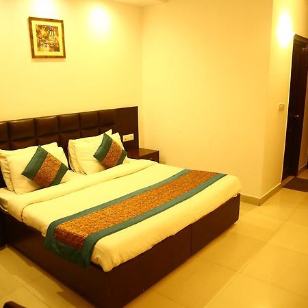 Hotel Smart Inn 2 Нью-Дели Экстерьер фото