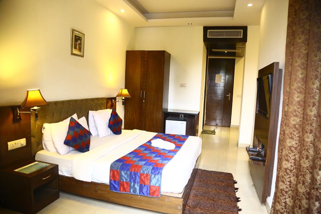 Hotel Smart Inn 2 Нью-Дели Экстерьер фото