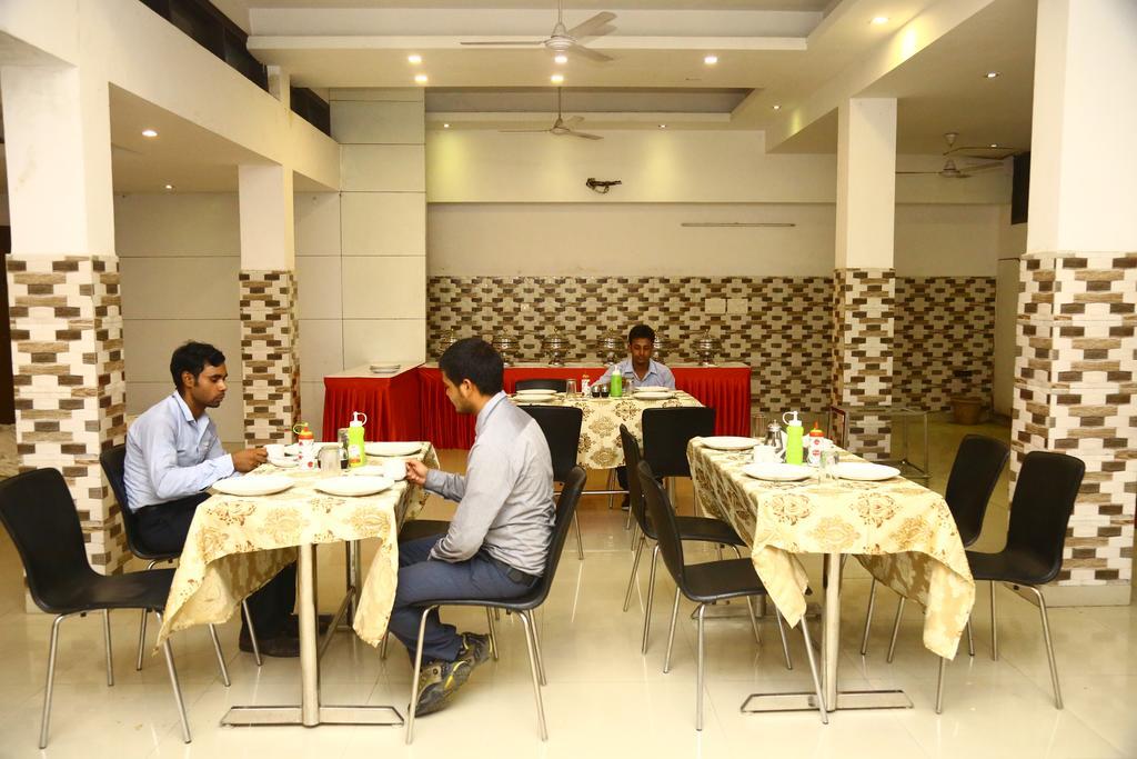 Hotel Smart Inn 2 Нью-Дели Экстерьер фото