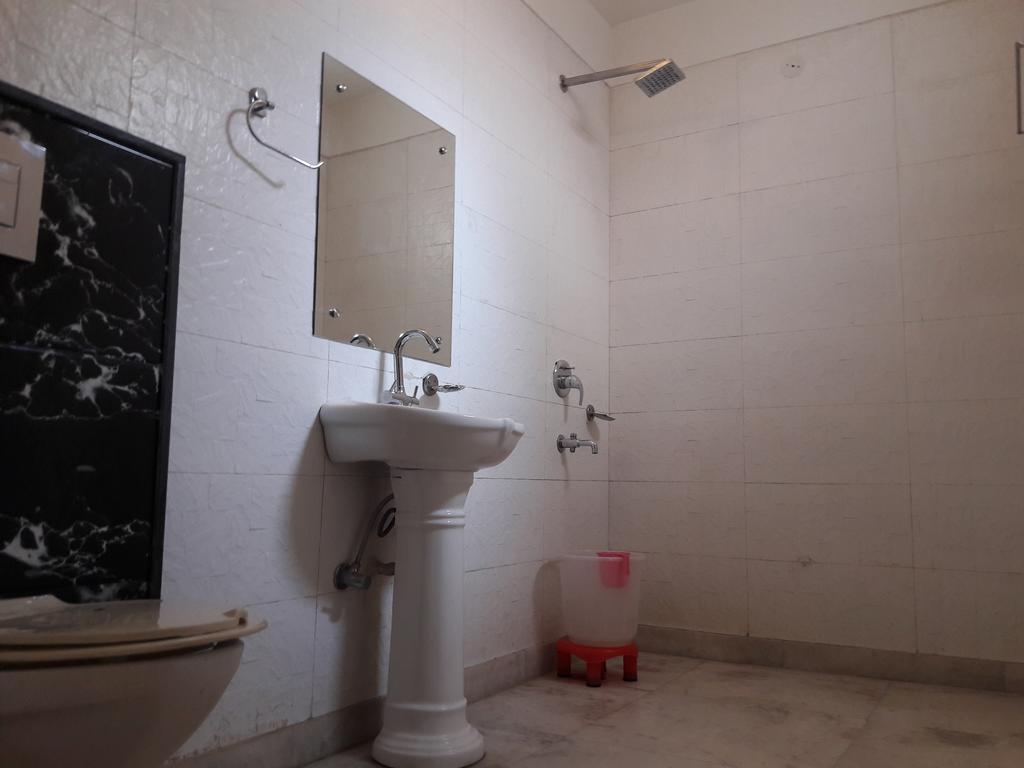 Hotel Smart Inn 2 Нью-Дели Экстерьер фото