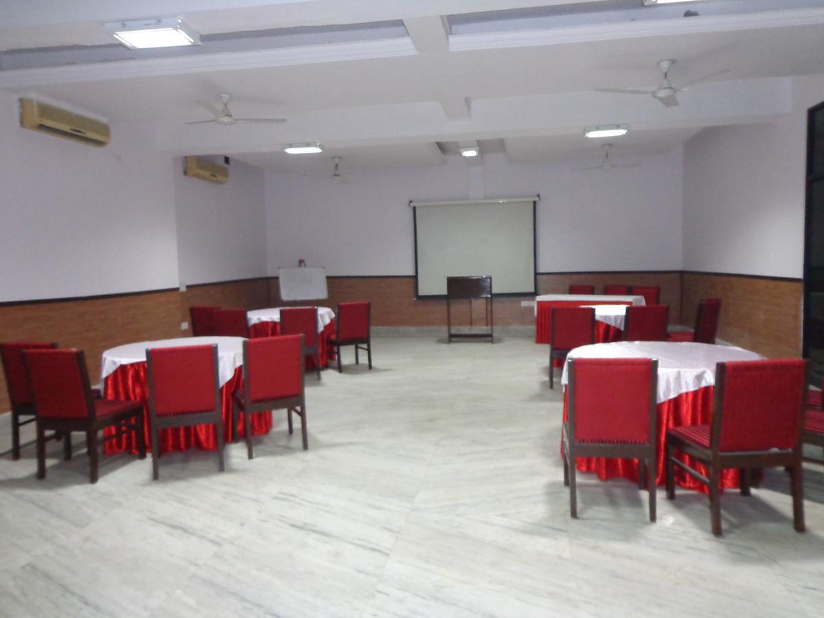 Hotel Smart Inn 2 Нью-Дели Экстерьер фото