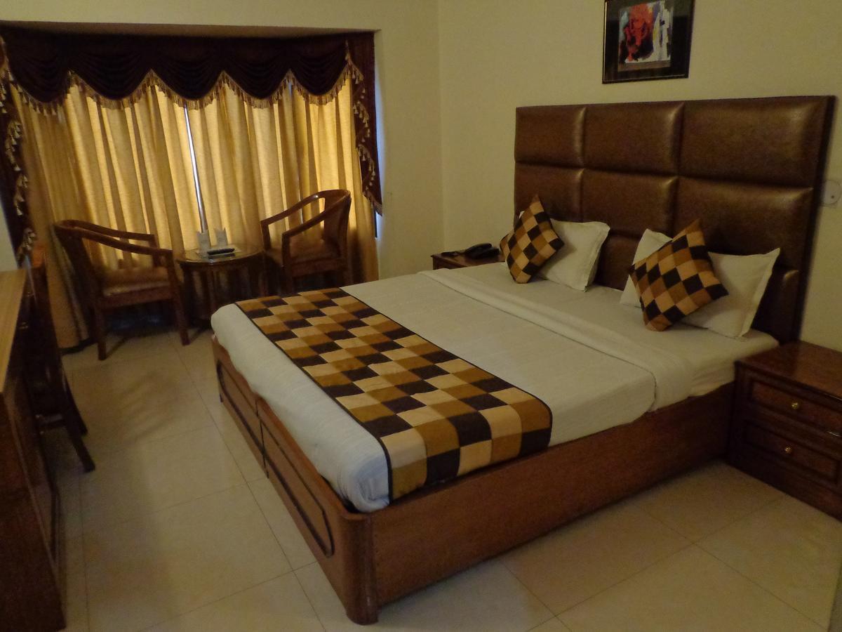 Hotel Smart Inn 2 Нью-Дели Экстерьер фото