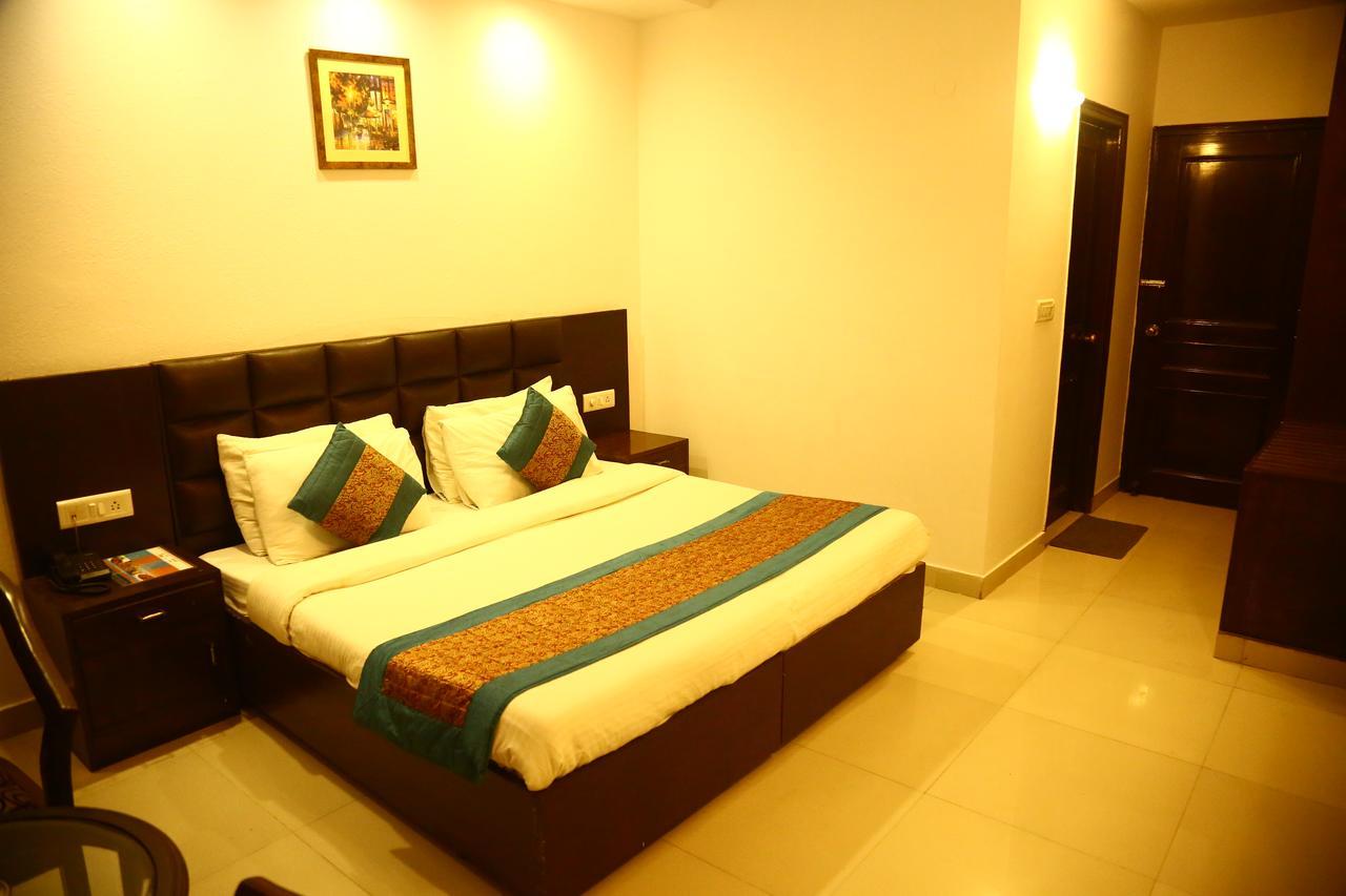 Hotel Smart Inn 2 Нью-Дели Экстерьер фото
