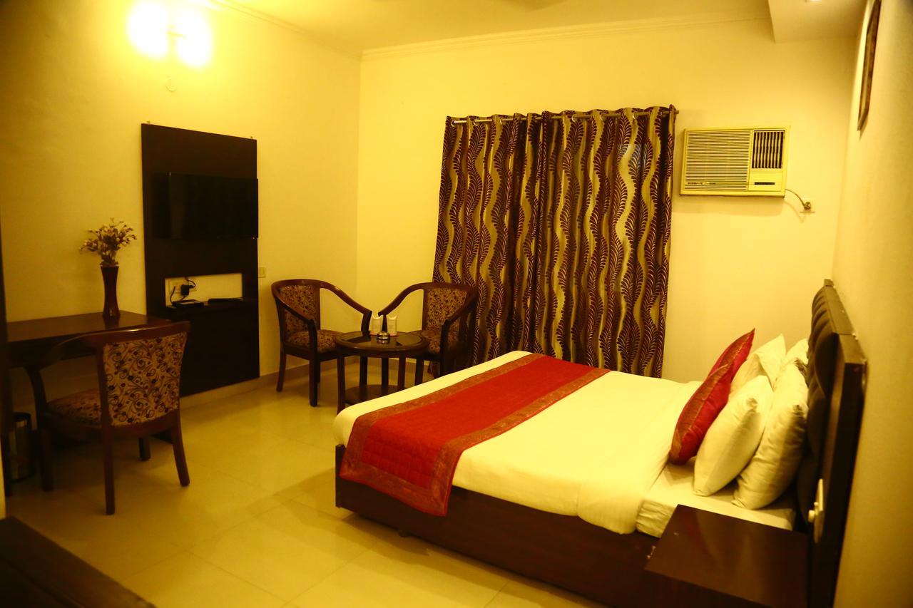Hotel Smart Inn 2 Нью-Дели Экстерьер фото