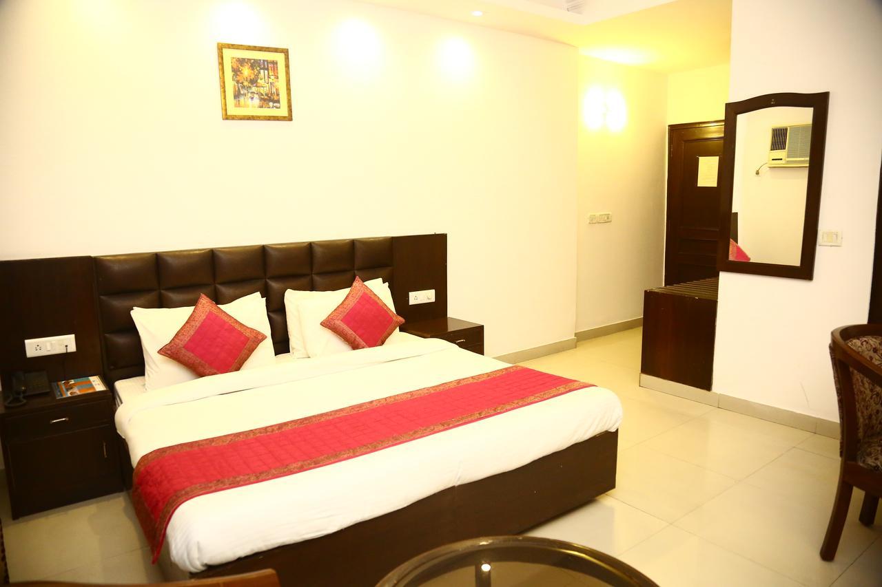 Hotel Smart Inn 2 Нью-Дели Экстерьер фото